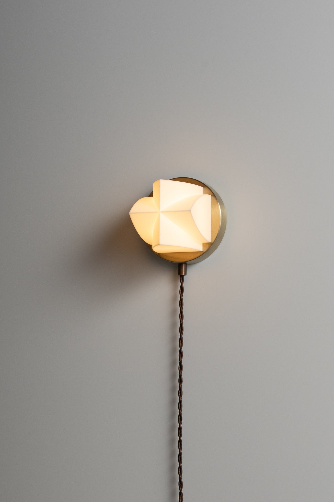 NAALA 01 Sconce Wired Plug-in