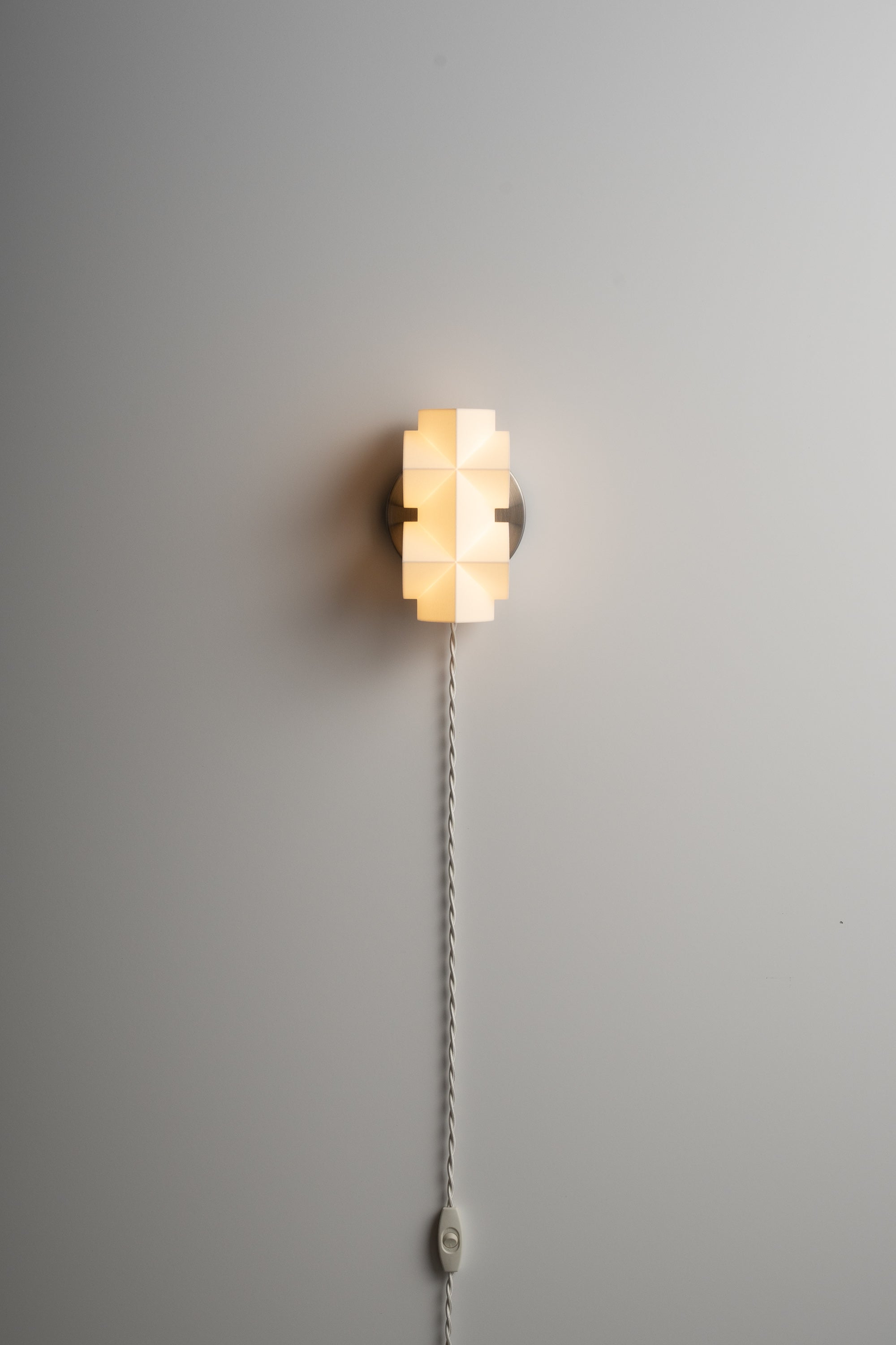 NAALA 02 Sconce Wired Plug-in