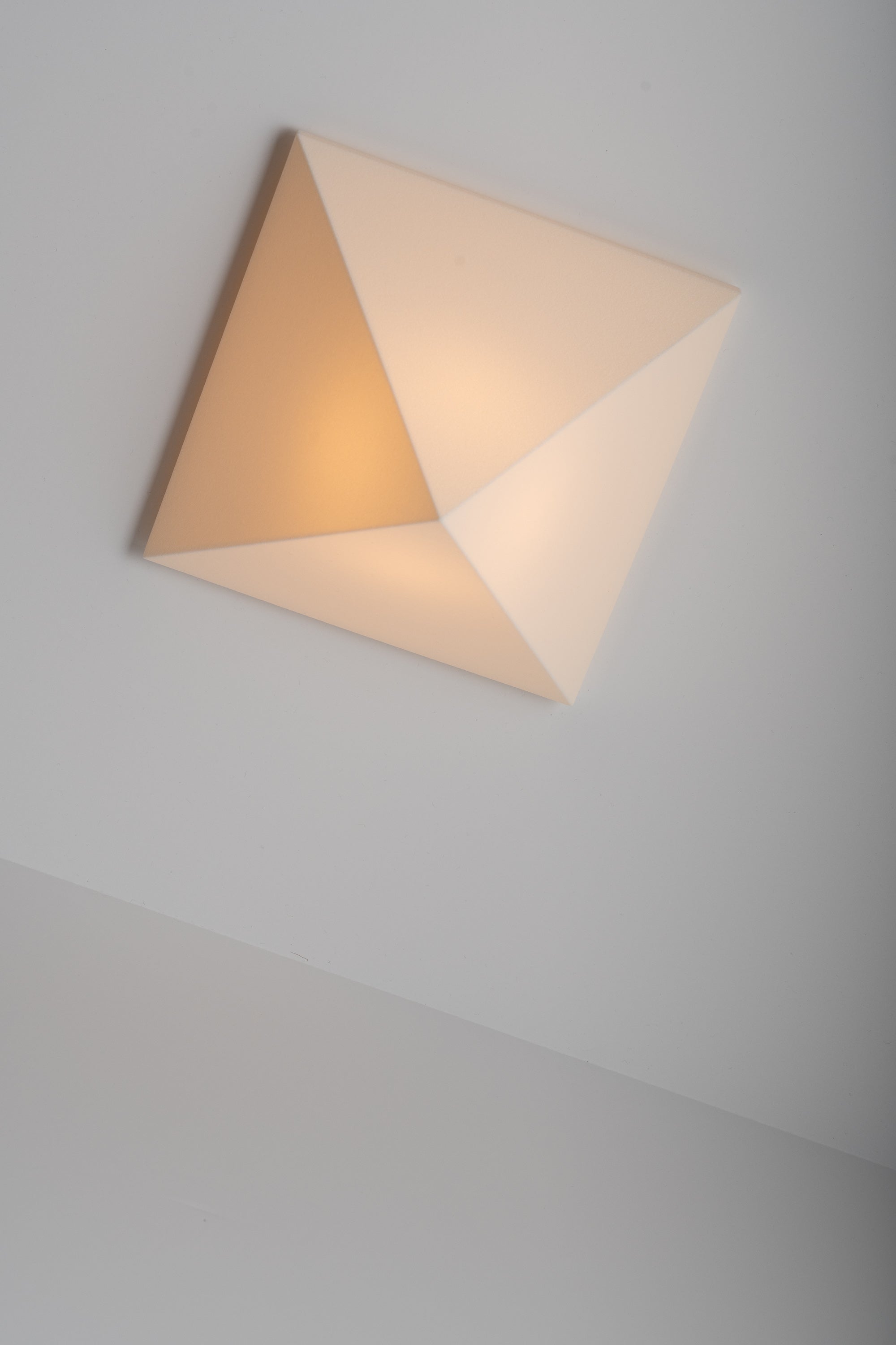 LAHM 04+ Flush Mount