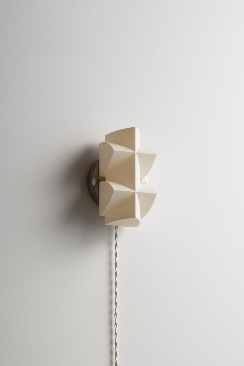 NAALA 02 Sconce Wired Plug-in