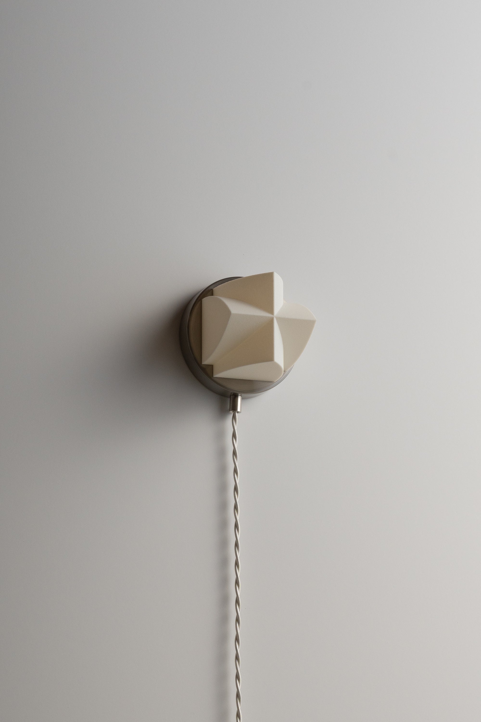 NAALA 01 Sconce Wired Plug-in