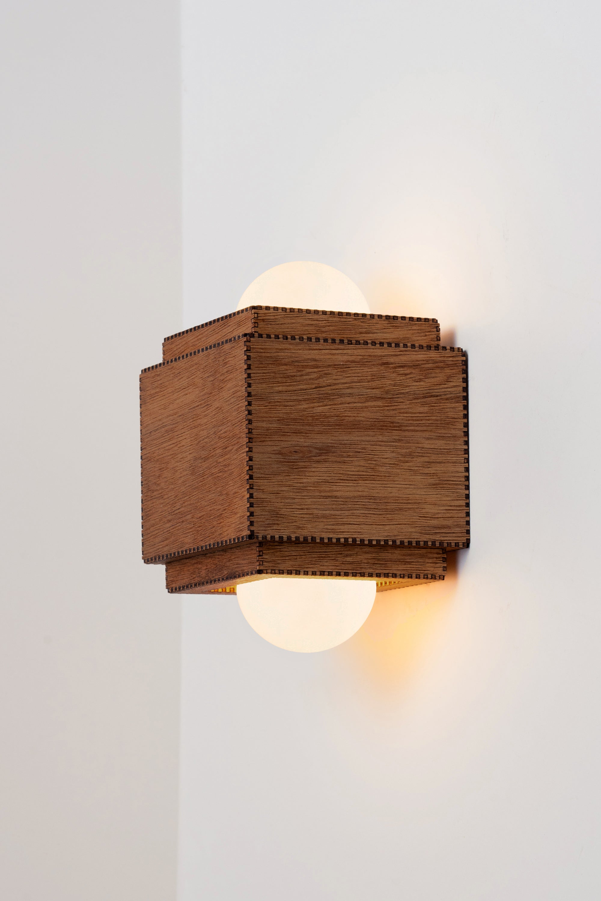 BEAU No.7 Sconce