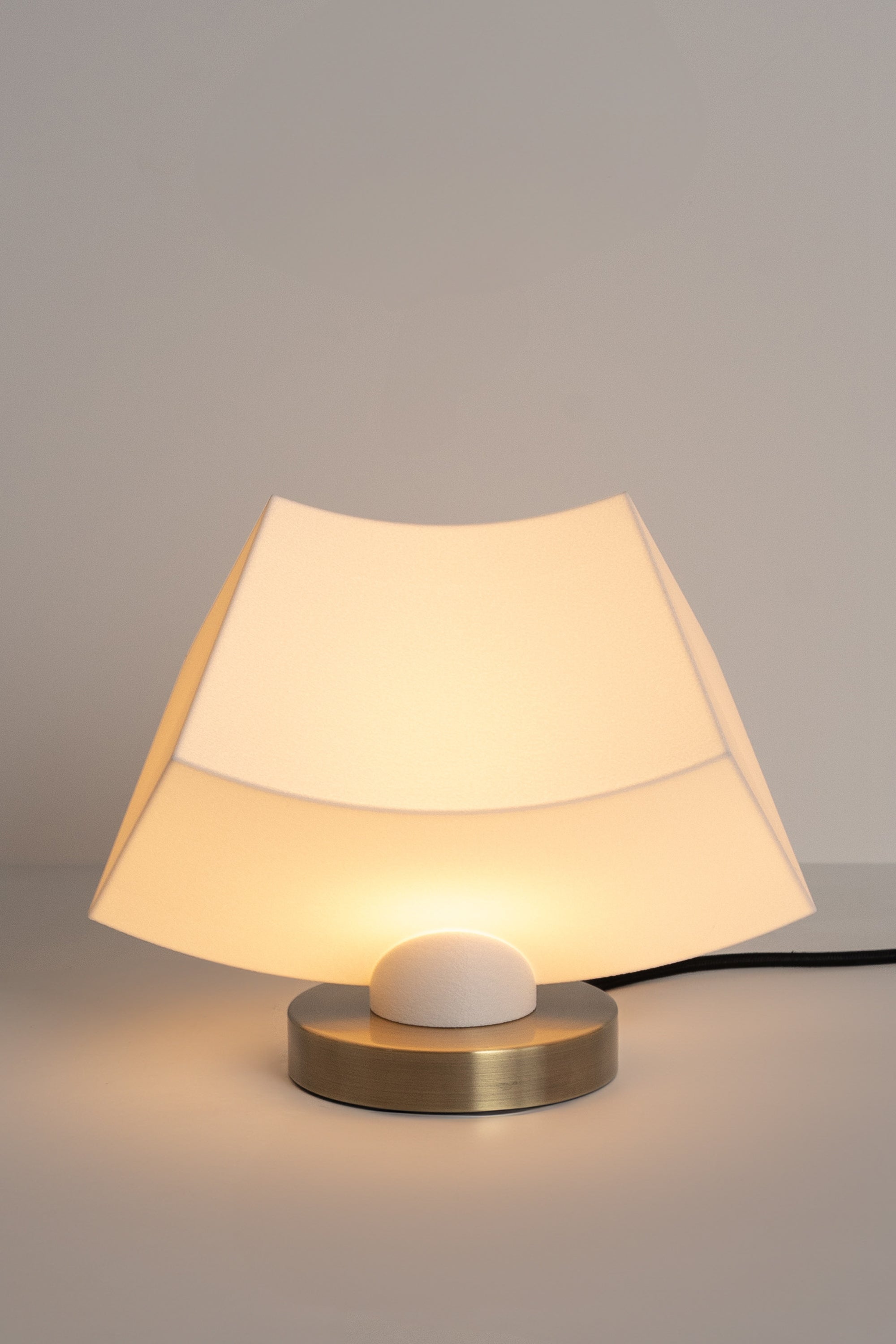 ARKA TABLE LAMP