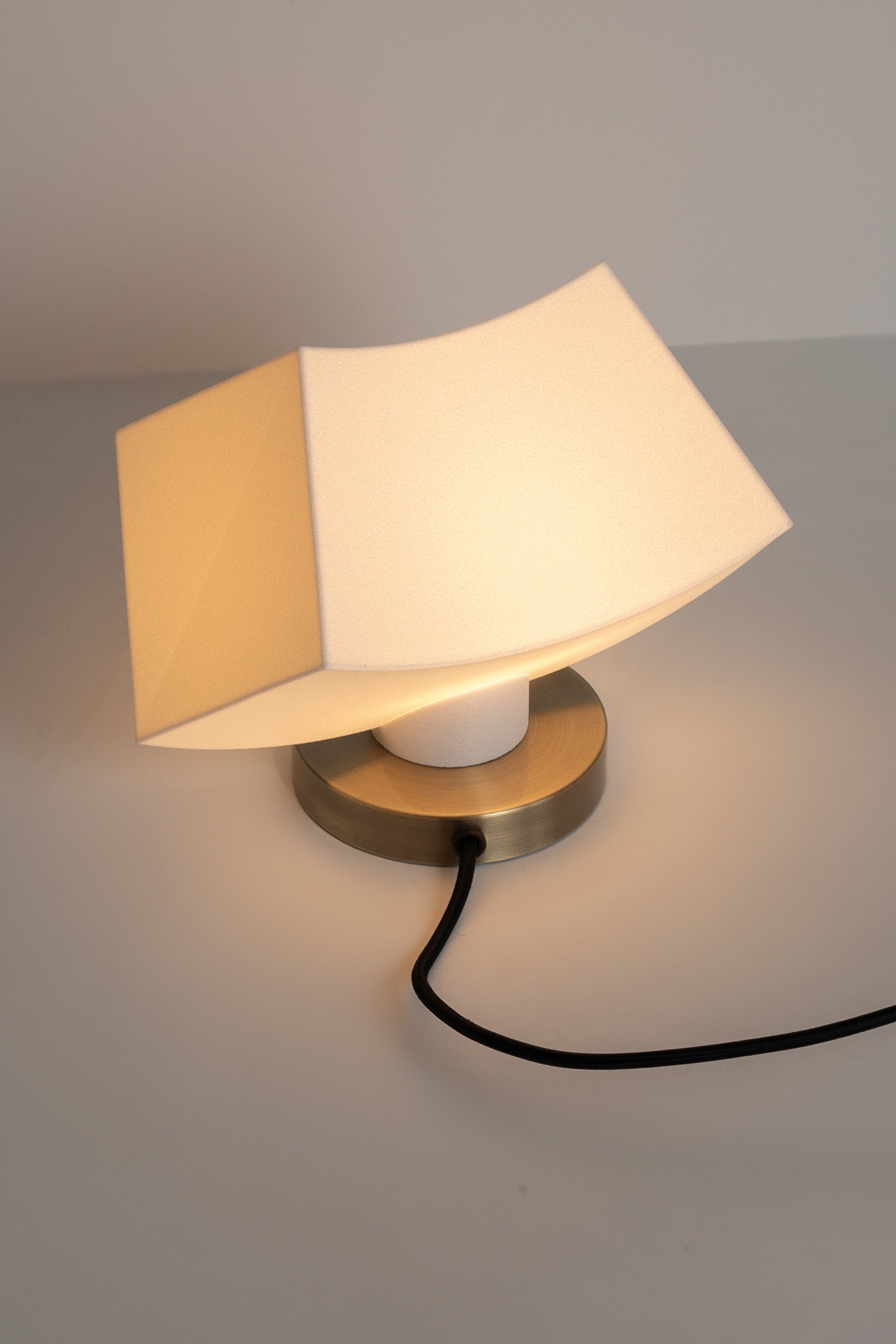 ARKA TABLE LAMP