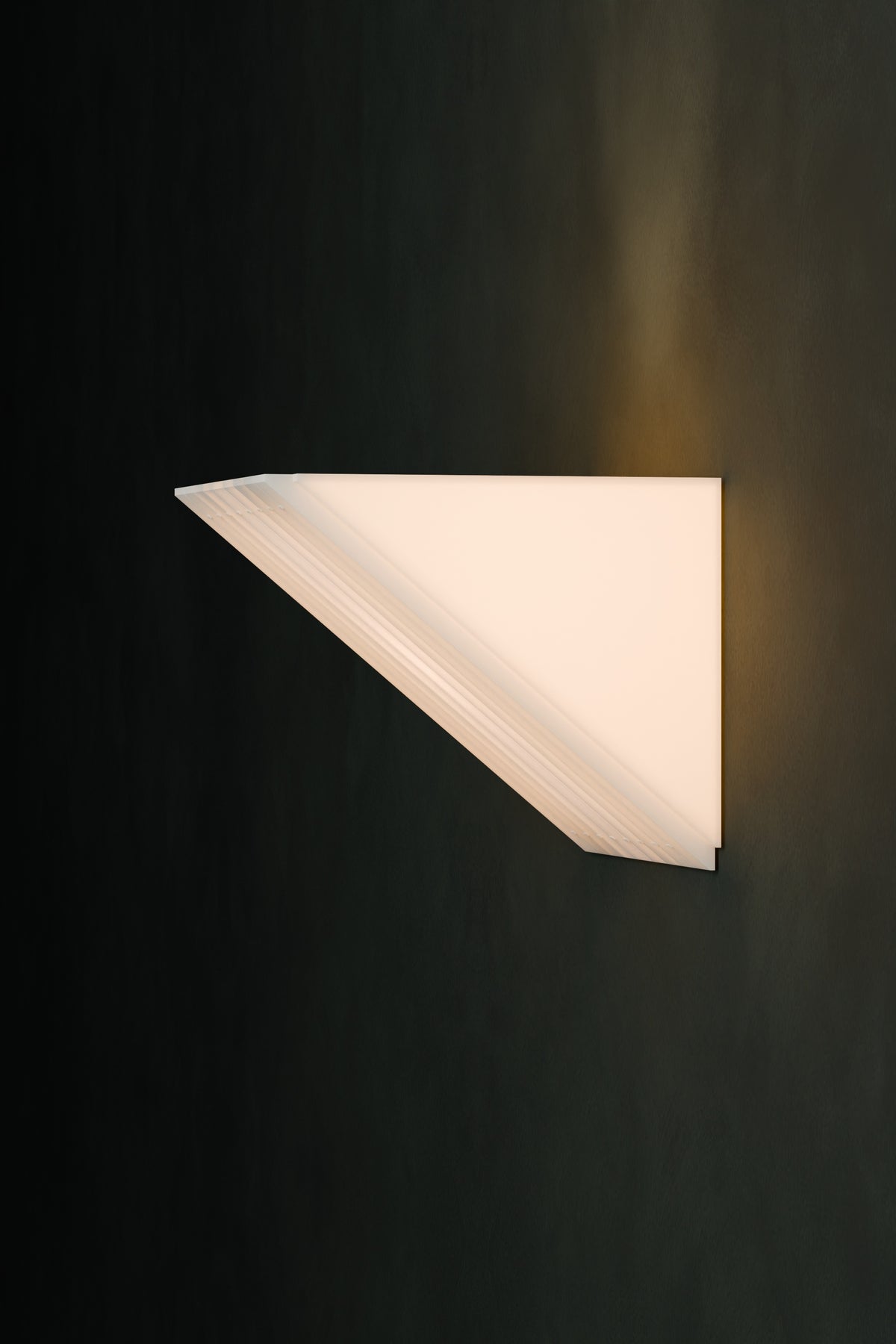 LEIT 21 wall sconce, side view showing its triangular profile.
